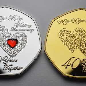 Paar 40. RUBY HOCHZEITS-GEBURTSTAG Silber & 24 Karat Gold Gedenkmünzen mit eingelegten Edelsteinen. Geschenk/Geschenk. Vierzig 40 Jahre zusammen.
