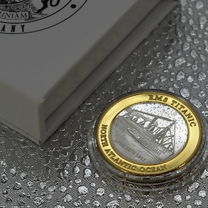 RMS TITANIC &#39;Dual Metal&#39; Silver and 24ct Gold Commemorative Coin in Gift/Presentation/Display Case/Box. Ocean Liner, White Star Line, 1912