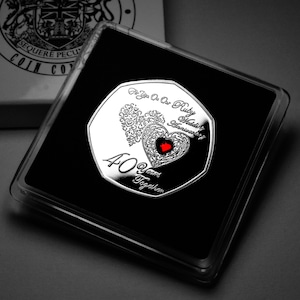 Till dig på vår 40-års rubinbröllopsdag. Silverminnesring. Ädelsten. Presentetui. Gåva/Present/Man/Hustru/Partner. Fyrtio 40 år.