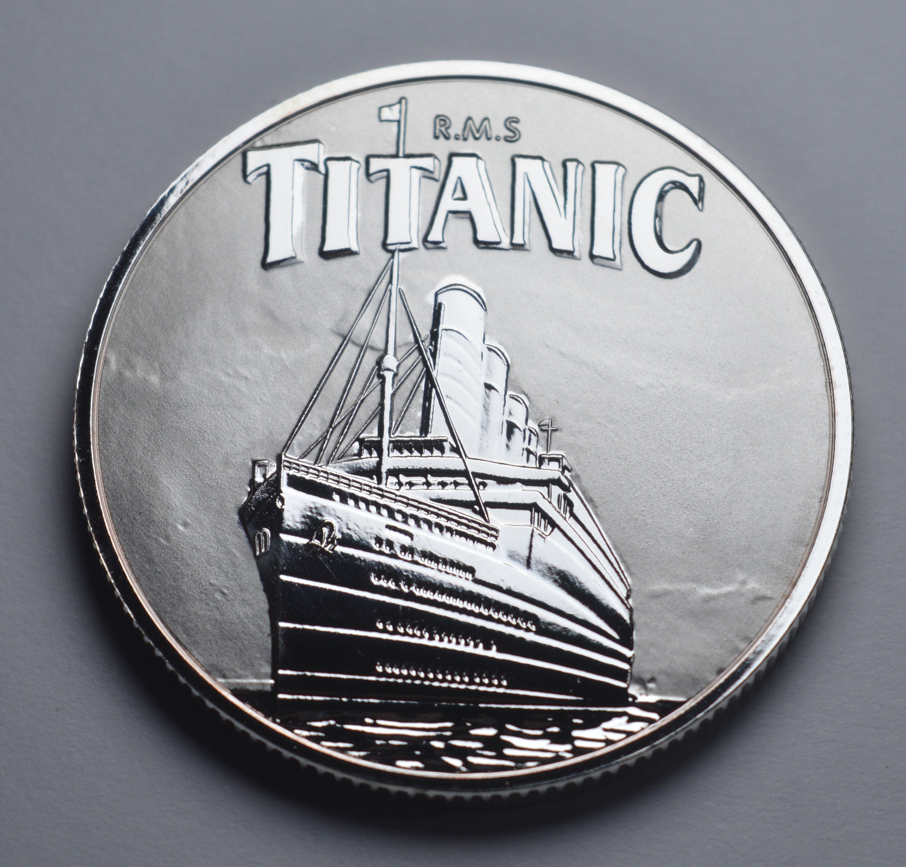 RMS TITANIC .999 Silver Commemorative in Capsule. Ocean Liner