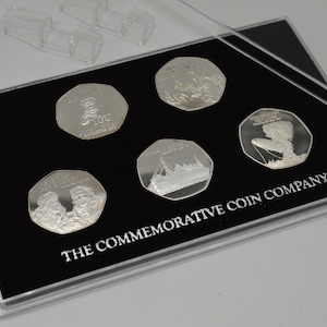 Full Set &#39;The Centurion 20th Century Events/News&#39; Commemoratives + Acrylic Glass 50p Presentation/Display Case/Stand. Titanic, WW1, Everest