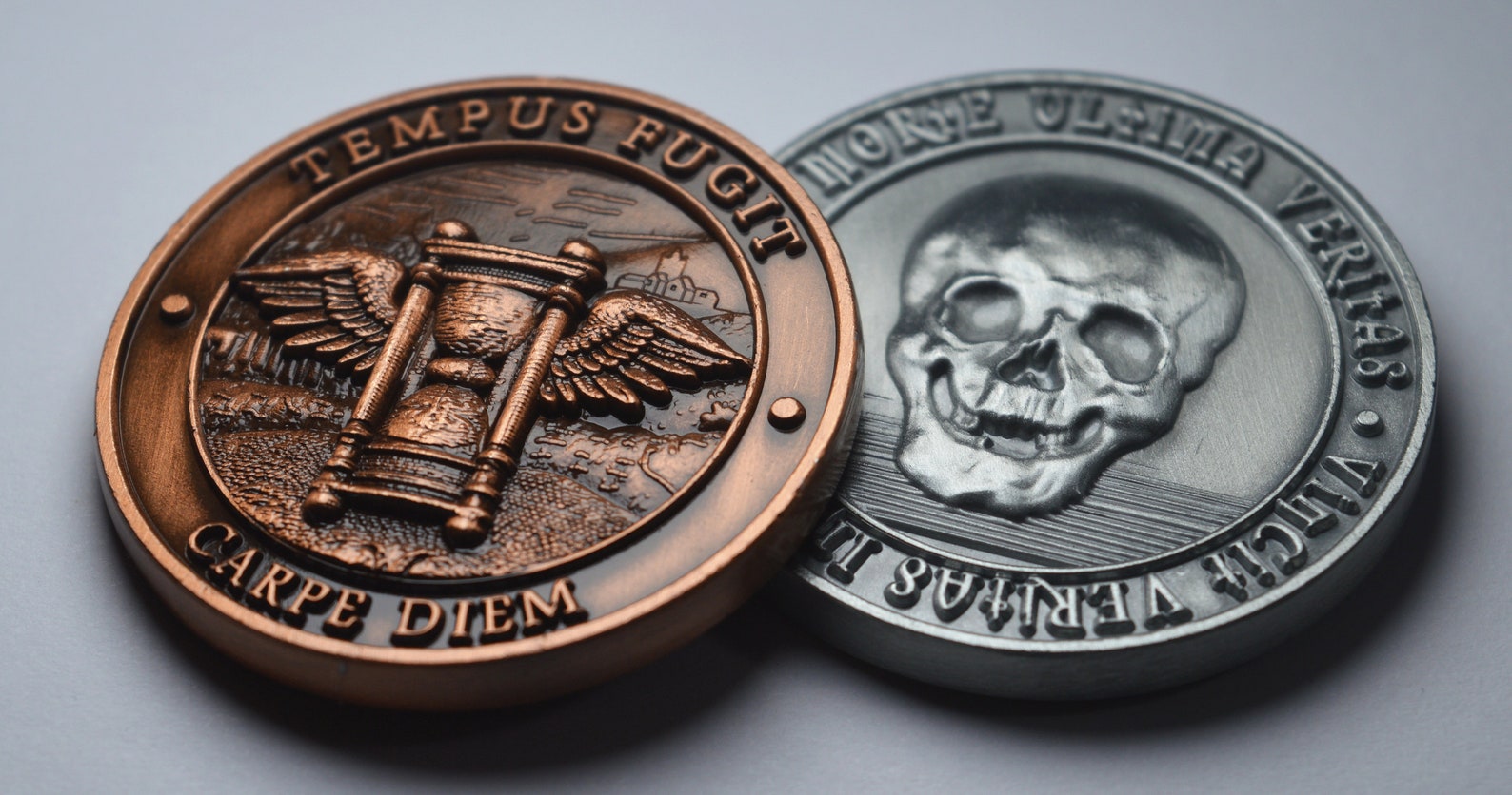 memento mori memento vivere coin