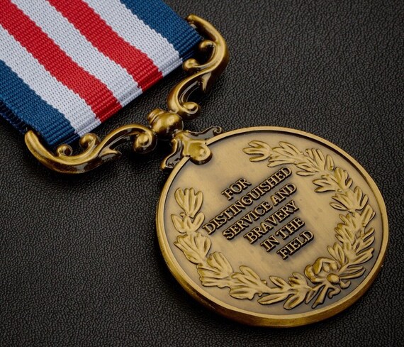 Medaglia In Porcellana Dorata Per 20° Anniversario Di Matrimonio – Regalo Per Marito 'La Nostra Medaglia Al Coraggio' - Foto 5