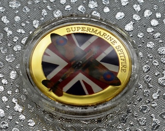 Moneda conmemorativa Supermarine Spitfire 'Dual Metal' de plata y oro de 24 quilates en cápsula. Batalla de Gran Bretaña, Segunda Guerra Mundial, 1940