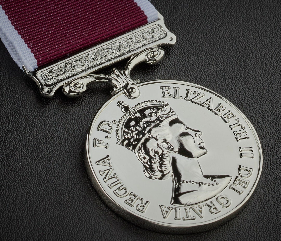 Medalla Militar Plata Servicio Largo Y Buena Conducta Ejército - Reina Isabel II, Réplica