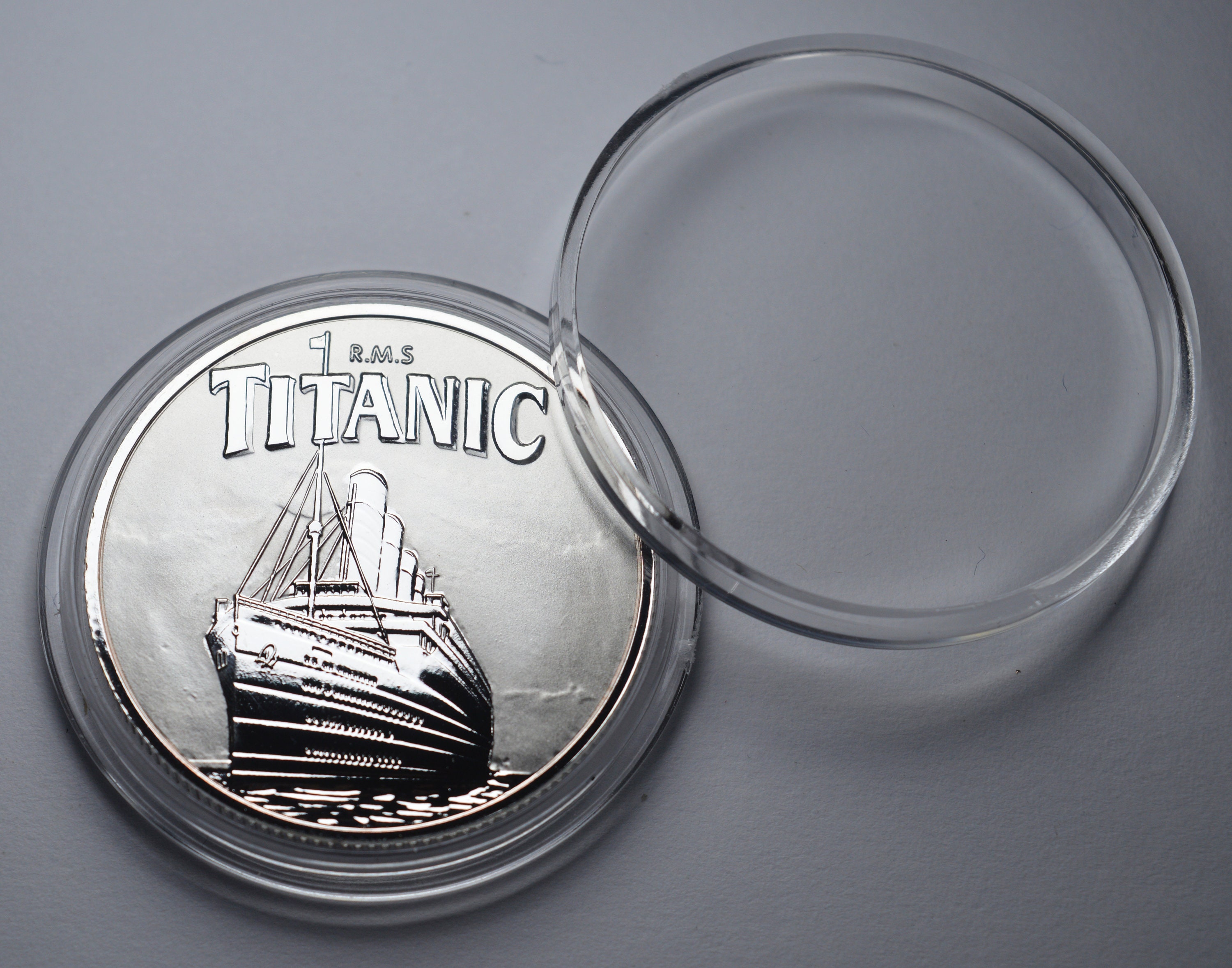 RMS TITANIC .999 Silver Commemorative in Capsule. Ocean Liner
