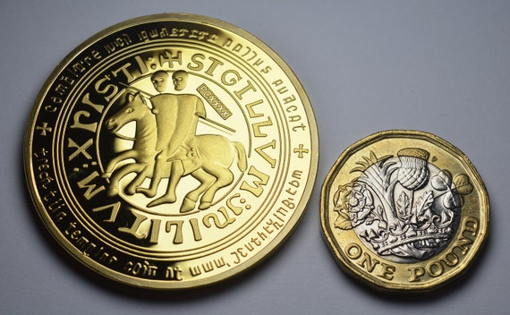 Knights Templar Cross Patt&eacute;e Round Masonic Pin Badge