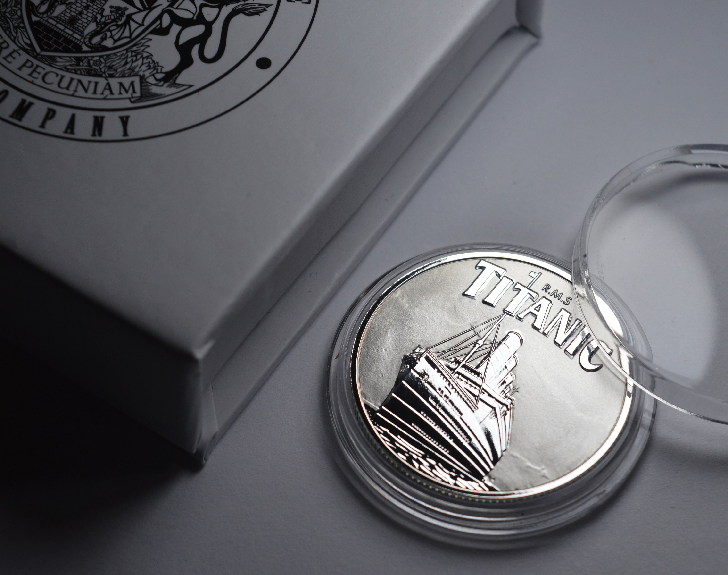 RMS TITANIC .999 Silver Commemorative in Capsule and Gift Box. Ocean Liner, Olympic Class, White Star Line, 1912