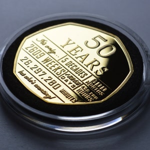50e anniversaire en or 24 carats commémoratif dans une capsule. Cadeau/cadeau de félicitations/soirée/célébration/idées pour les 50 ans