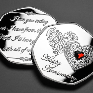 Feliz Aniversário Prata Comemorativo com Pedra Diamante. Presente/presente marido/esposa/casamento/parceiro/amor de vida/corações