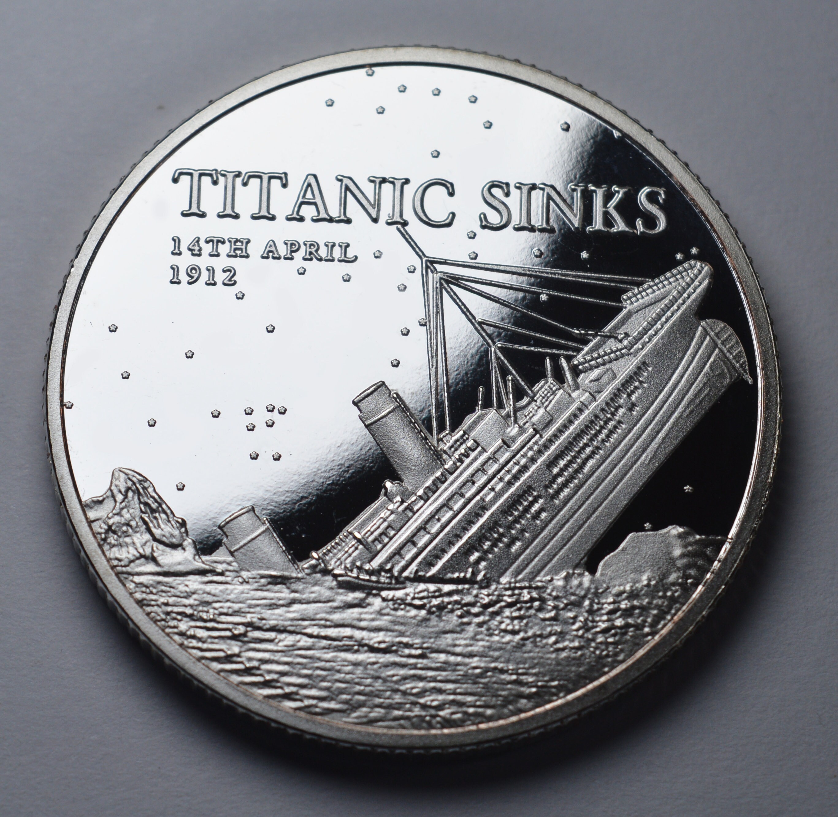 RMS TITANIC .999 Silver Commemorative in Capsule. Ocean Liner