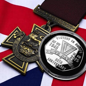 VE DAY 80th Anniversary Commemorative Coin and Victoria Cross Medal Set. WW2 1945-2025. Victory in Europe.