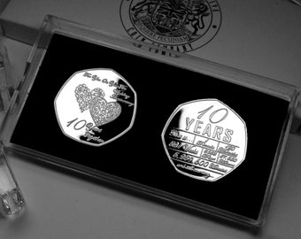 Par de tarjetas conmemorativas de hojalata para su décimo aniversario de boda. 10 años juntos. Estuche de presentación. Regalo/Presente.