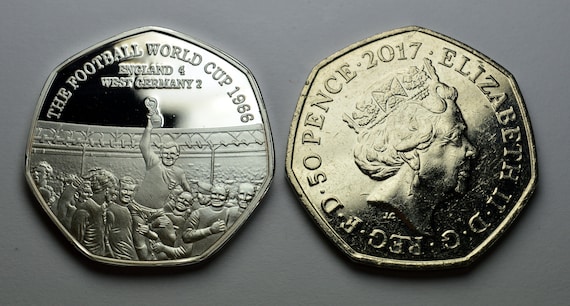 1966年サッカーワールドカップ シルバー記念品。ボビー・ムーア