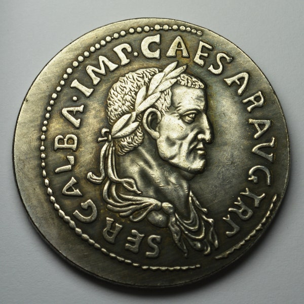 Grote Romeinse zilveren keizer Galba munt met Victoria (overwinning). 3,5 cm 18 g .925 verzilverd. Replica van museumkwaliteit, reproductie