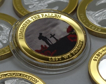 World War One 'Dual Metal' Silver and 24ct Gold Commemorative Coin in Capsule. WW1 Victory/Armistice Lest We Forget.