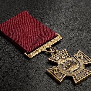 Full Size Replica Victoria Cross Medal & Ribbon. Highest Military Honour. Valour/Bravery VC