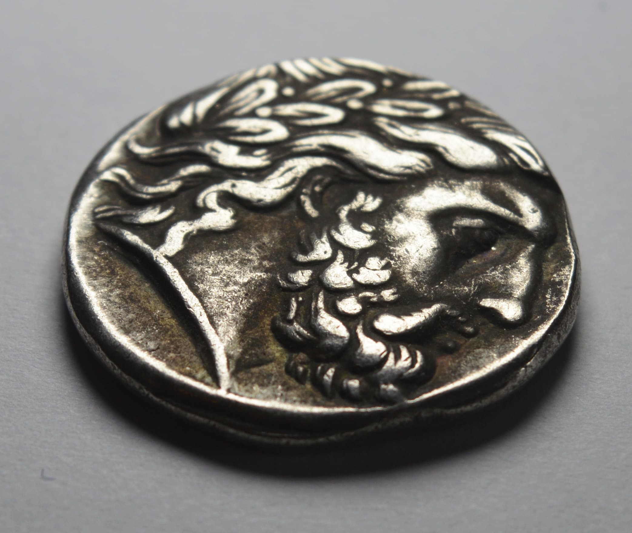 紀元前350年古代ギリシャマケドニア銀テトラドラクマ貨。フィリップ2世