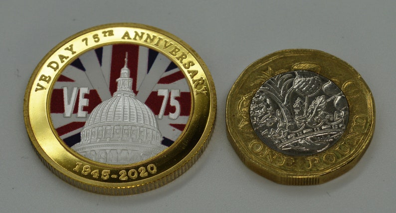VE 75th Anniversary. VE-DAY Victory in Europe /'Dual Metal/' Silver and 24ct Gold Commemorative Coin in PresentationDisplay FrameCase