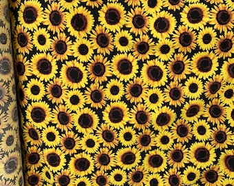 100% cotone girasoli neri e gialli su tutto il tessuto stampato non elasticizzato venduto tagliato a misura