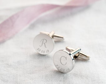 Gemelos personalizados con inicial y fecha • Accesorios personalizados • Regalo para él • Regalo de boda • Bloom Boutique