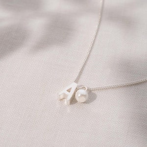 Collier à glissière en argent sterling avec lettre et mini perles Bijoux pour initiale Cadeau pour elle Cadeau d'anniversaire Boutique Bloom image 4