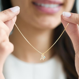 Collar personalizado con mini letra y piedra de nacimiento en plata de ley • Joyería con inicial • Regalo para ella • Regalo de boda • Bloom Boutique