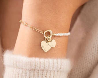 Bracelet personnalisé double coeur avec chaîne et perles d'eau douce • Bracelet prénom • Cadeau pour elle • Cadeau d'anniversaire • Boutique Bloom