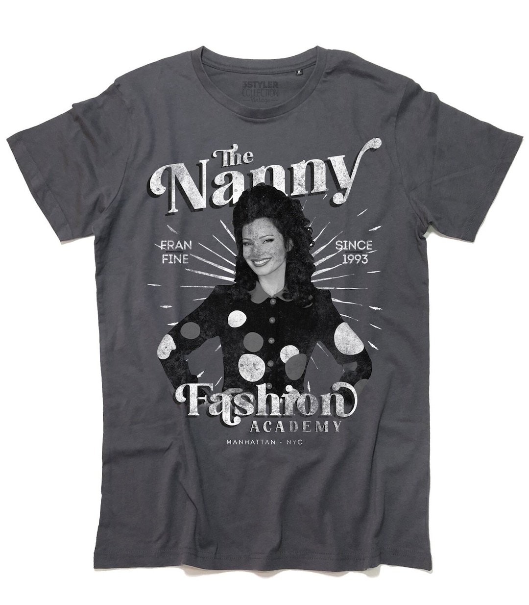 T-Shirt Uomo La Tata The Nanny Fashion Academy Francesca Cacace/Fran Fine Serie TV Anni '90 - Linea Vintage - Cotone Organico 140 gr/mq