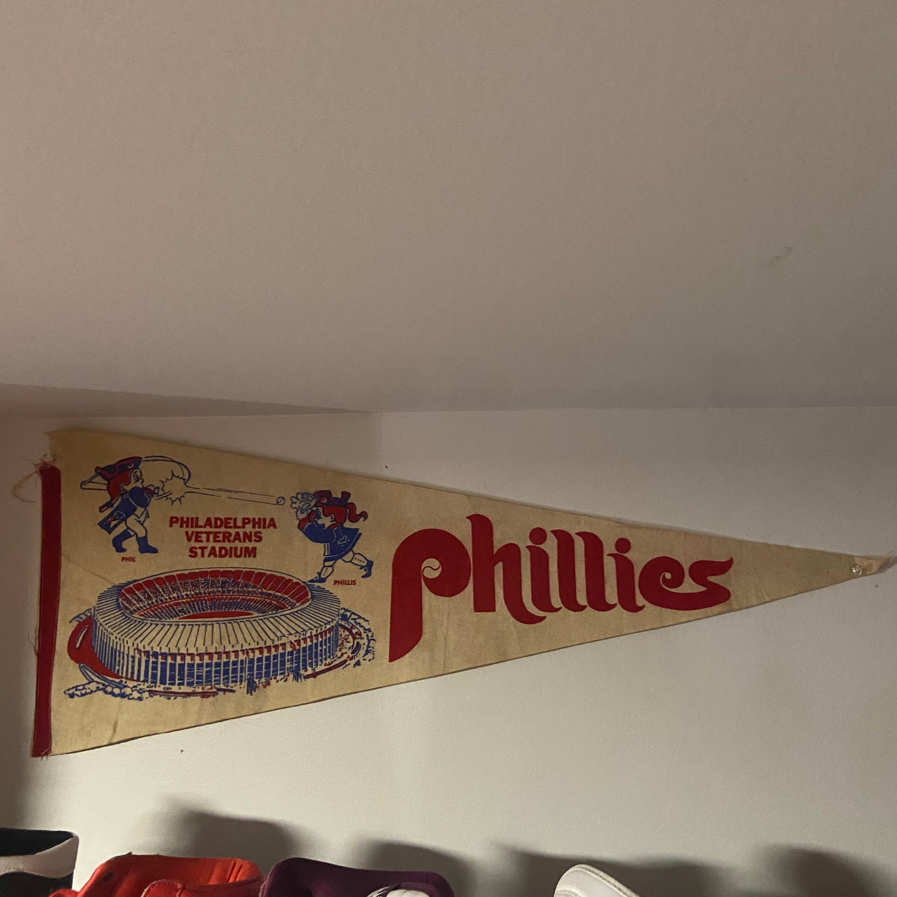 phillies pennant gear