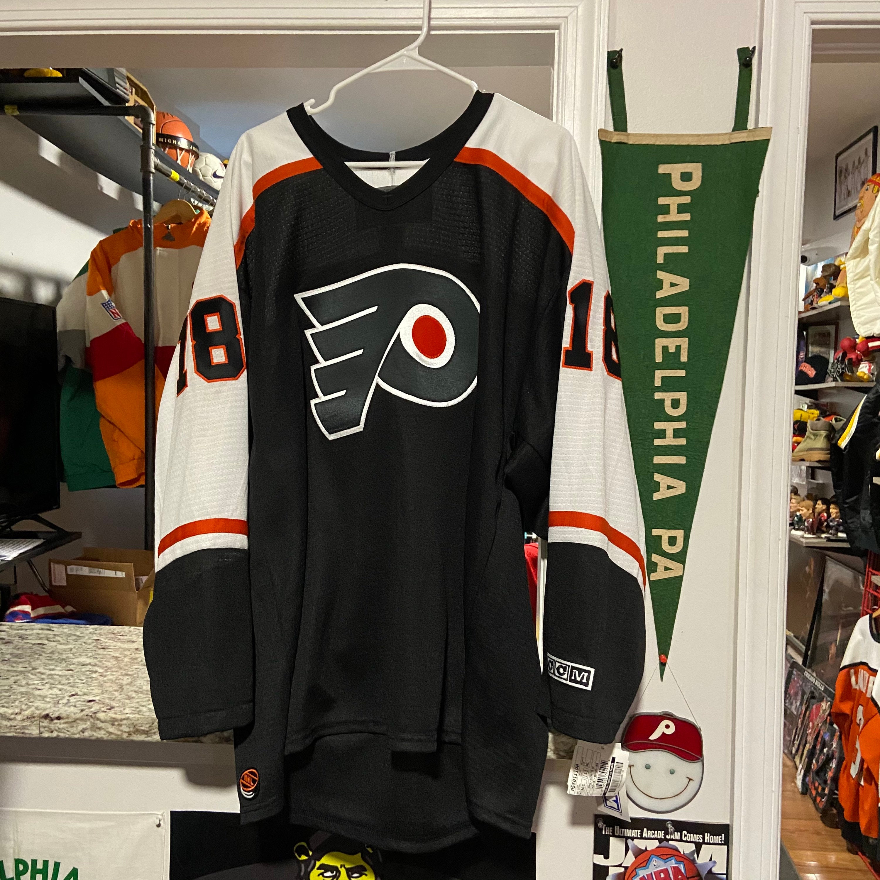 Side by side of the Flyers orange jerseys today and the one of the 90s : r/ Flyers