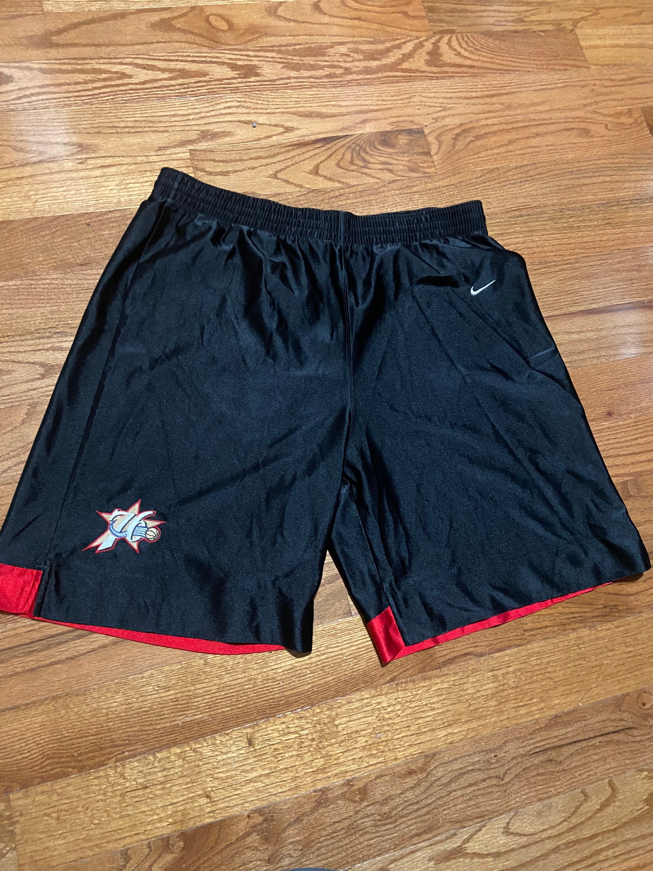 Vintage Nike Mens XL Black Philadelphia 