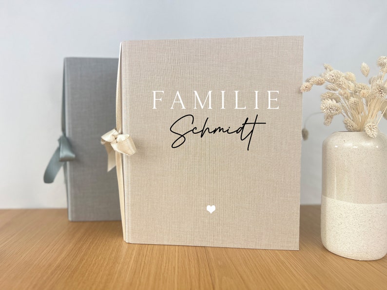 Personalisiertes Stammbuch Lovely mit Namen/Familienname, für DIN A4 Format 32x26cm mit Leineneinband, OHNE EINLAGEN Dunkel Beige meliert