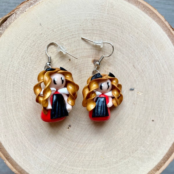 Boucles d'oreilles alsaciennes COULEUR AU CHOIX, boucles d'oreilles petites poupées en tenue d'alsacienne, cadeau souvenir d'Alsace