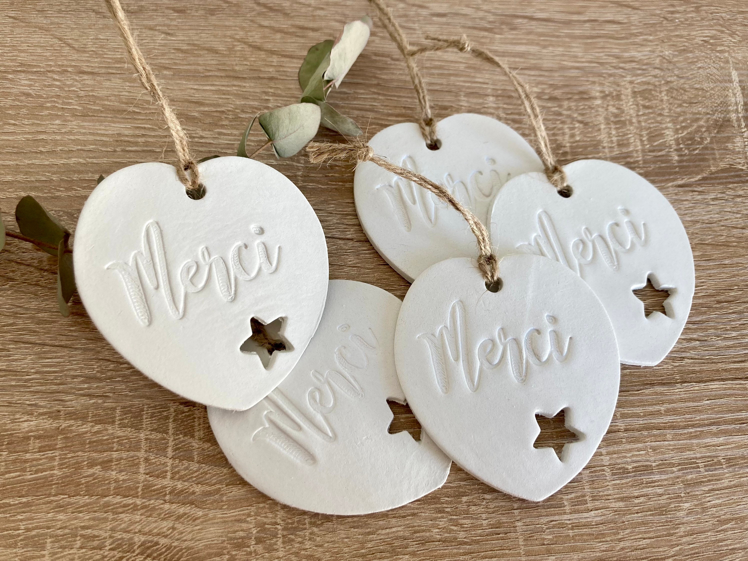 Cœur à Suspendre en Pâte Polymère Auto Séchante avec Inscription Merci