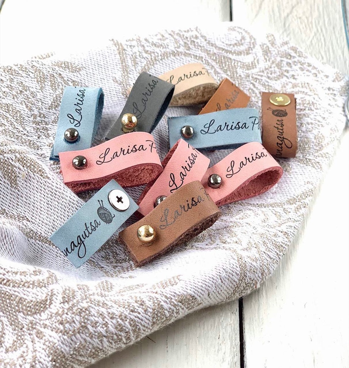 Personalisiertes Leder Etiketten Für Häkelarbeiten - Individuelle Anhänger Mit Nieten