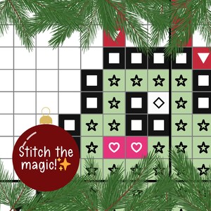 Op de afbeelding: Een rode kerstbal met een gouden top en de tekst "Stitch the magic!" De bal bevindt zich voor een groen en wit raster met sterren, harten en vierkanten.