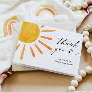 Plantilla de tarjeta de agradecimiento con tema de sol, nota de agradecimiento editable, agradecimiento por el primer viaje alrededor del sol, agradecimiento por la fiesta de cumpleaños, Templett C87 para baby shower