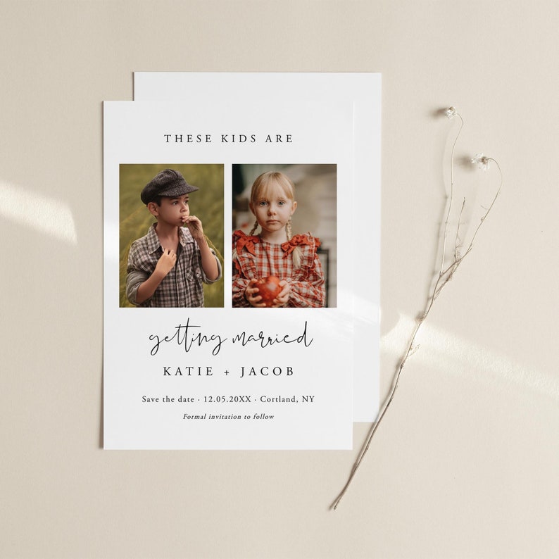 Op de afbeelding: Save the date-aankondiging met een foto van een jonge jongen en een jong meisje. De tekst luidt "These kids are getting married Katie + Jacob Save the date - 12.05.20XX - Cortland, NY Formal invitation to follow"