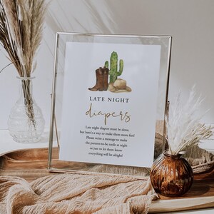Pannolini da cowboy stampati a tarda notte, cartello stampato e spedito, messaggio sui pannolini del selvaggio West, gioco per bambini, attività per baby shower, gioco di pannolini da rodeo, P86