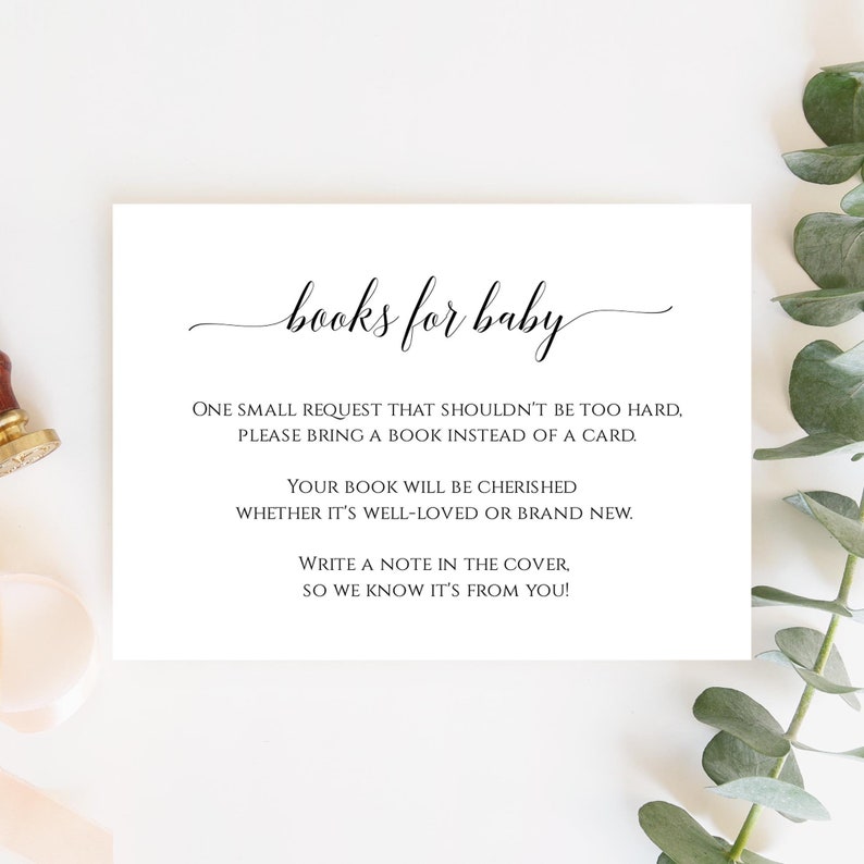 Pu&ograve; includere: Un biglietto bianco con testo nero che dice "_books for baby_" e include una richiesta di portare un libro invece di un biglietto per un baby shower.