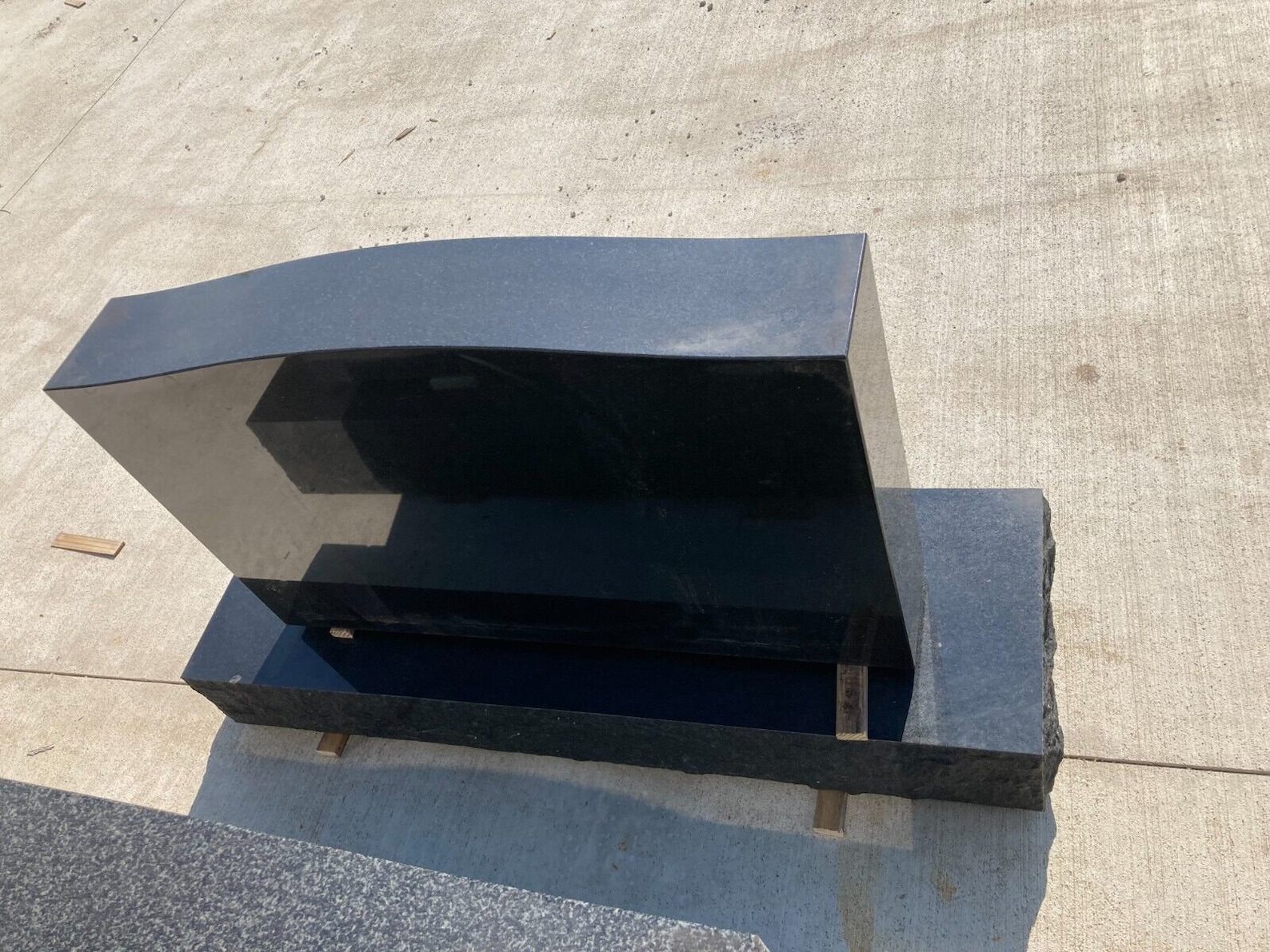 Black Granite Medium Serpentine Monument MN-41B | Polished Top ...