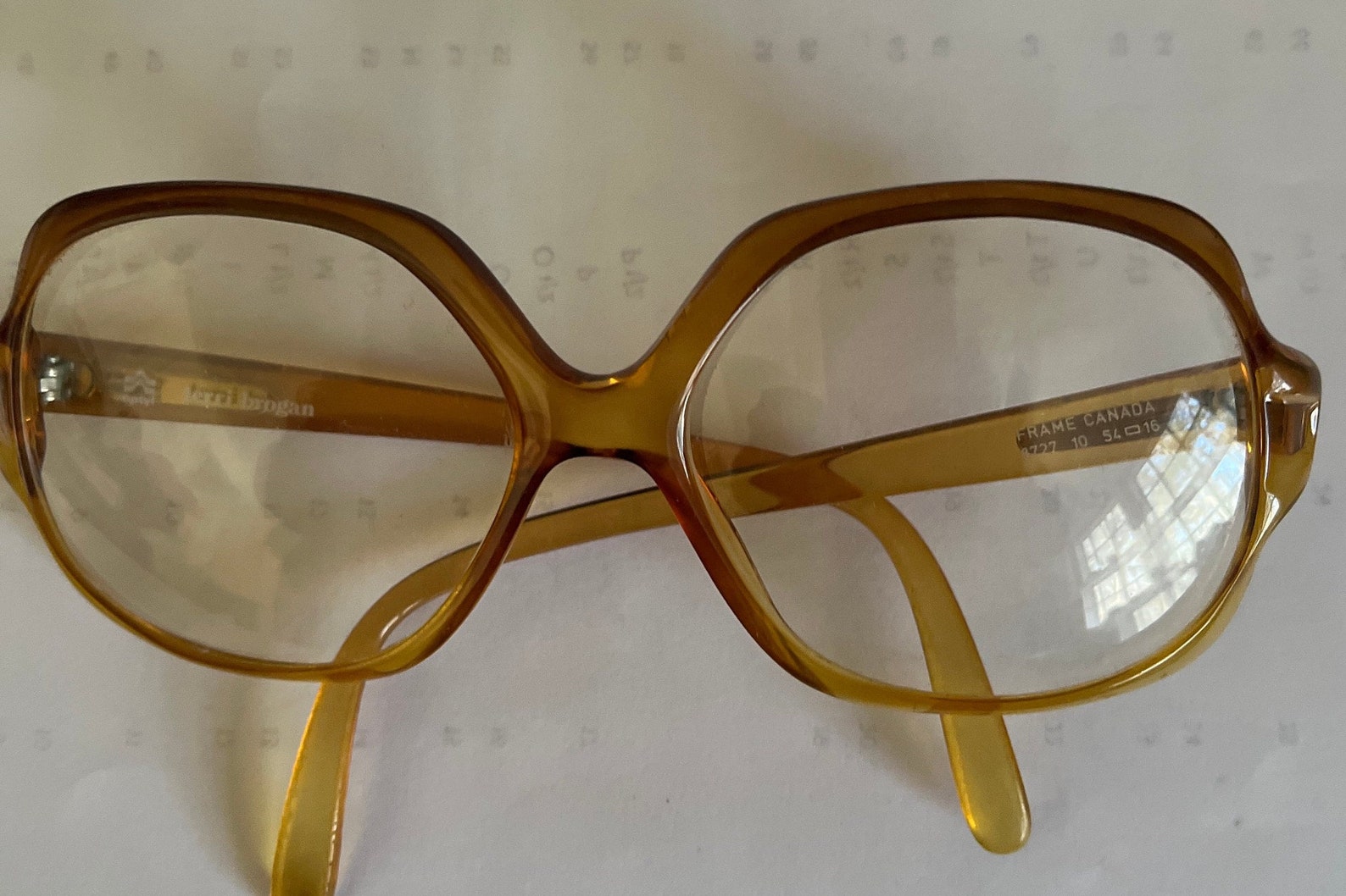 Terri Brogan 8632 Lunettes de soleil Montures Marron Jaune