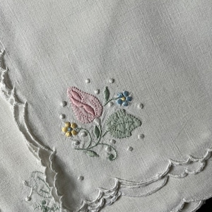 Vintage Lyncheon Napkins Set of 8 Apliqued and Embroidered Scalloped Edge Linen Rosebud Design