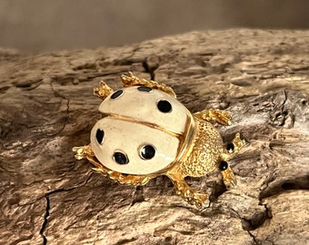 Charming Vintage Gold tone and Enamel Ladybug Pin Brooch