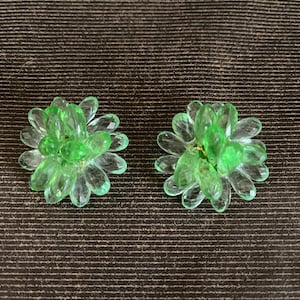 Retro vintage glass beaded  iridescent green floral earrings from the 1960’s clip on