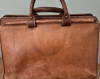 Vintage Leather 5 pocket zippered Briefcase Messenger Bag Laptop Case Great patina Shabby Chic Boho Style