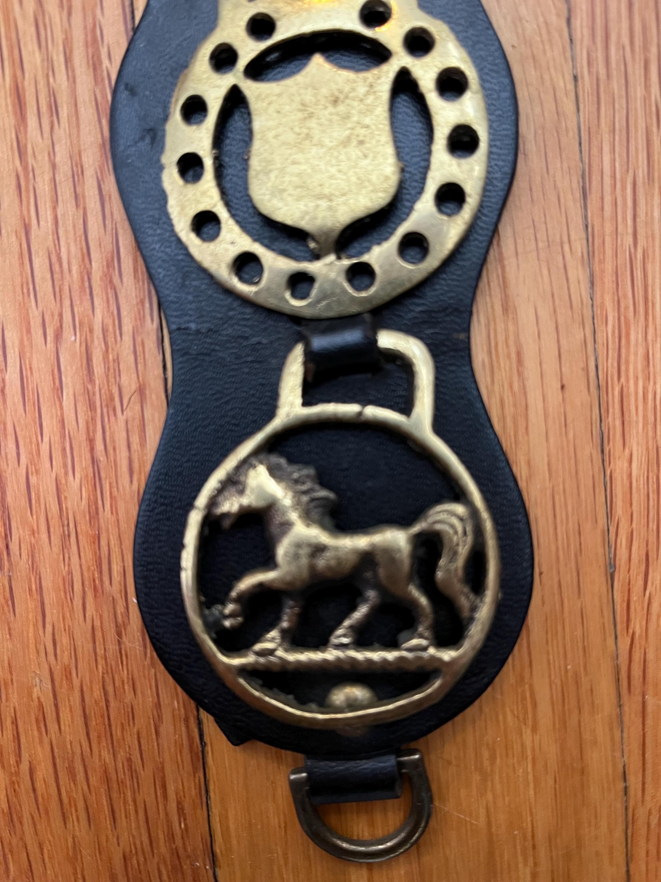 Vintage horse brass on a leather strap, good condition for its age some minor faults in the brass. Will post at buyers expense around $12