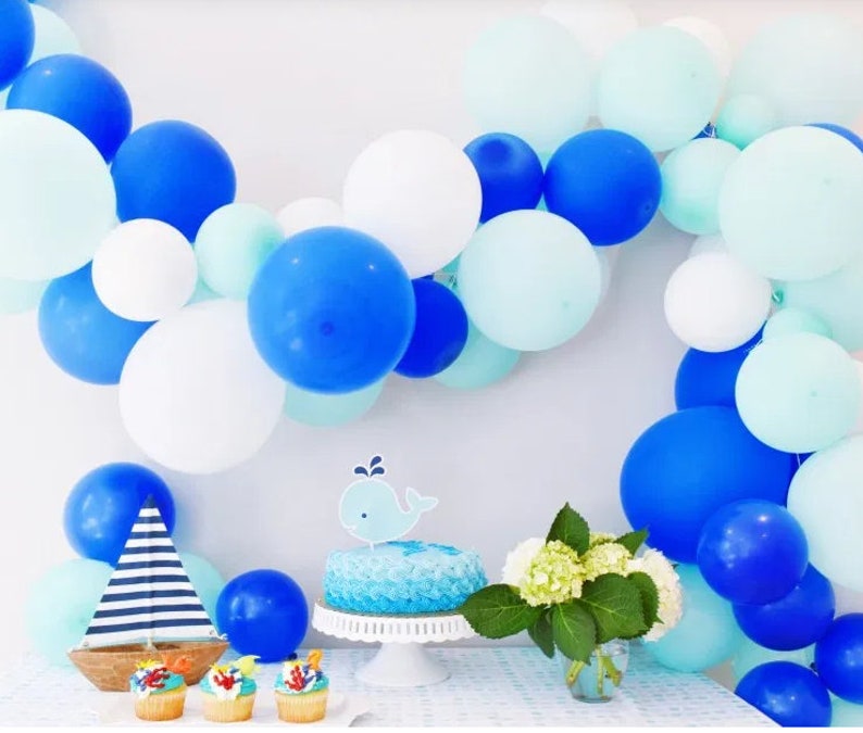 Kit ballons dans les tons bleus - Créatrice ETSY : InspiredbyAlma