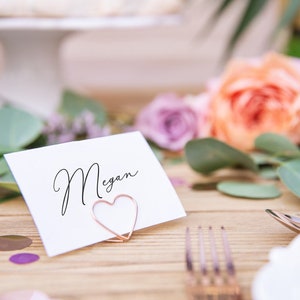 Porta-cartões de metal em ouro rosa // Decoração de casamento / Suporte para número de mesa em formato de coração / Decoração de recepção // Jantar de casamento / Decoração de mesa